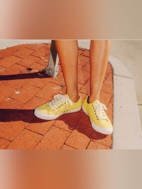 SeaVees Monterey Sneaker Pineapple Yellow Size 8.5 Canvas